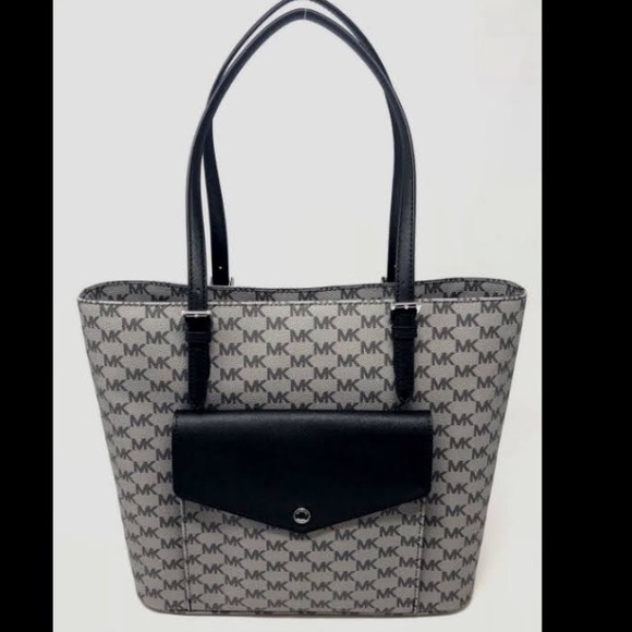 Michael Kors Handbags - Michael Kors Jet Set large tote